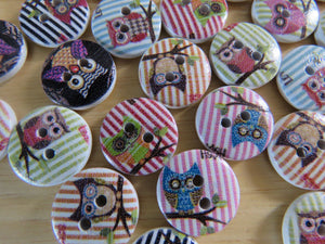 10 White Striped Owl on branch buttons 15mm- white back
