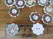 Load image into Gallery viewer, 10 Christmas Wreath Print buttons Flower shape edge 18mm