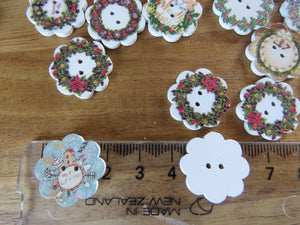 10 Christmas Wreath Print buttons Flower shape edge 18mm