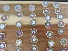 Load image into Gallery viewer, 10 Christmas Wreath Print buttons Flower shape edge 18mm