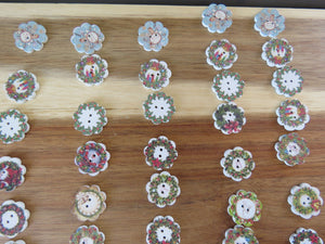 10 Christmas Wreath Print buttons Flower shape edge 18mm