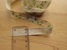 Load image into Gallery viewer, 5 yards/ 4.6m Green Roses printed on Cream 100% cotton tape