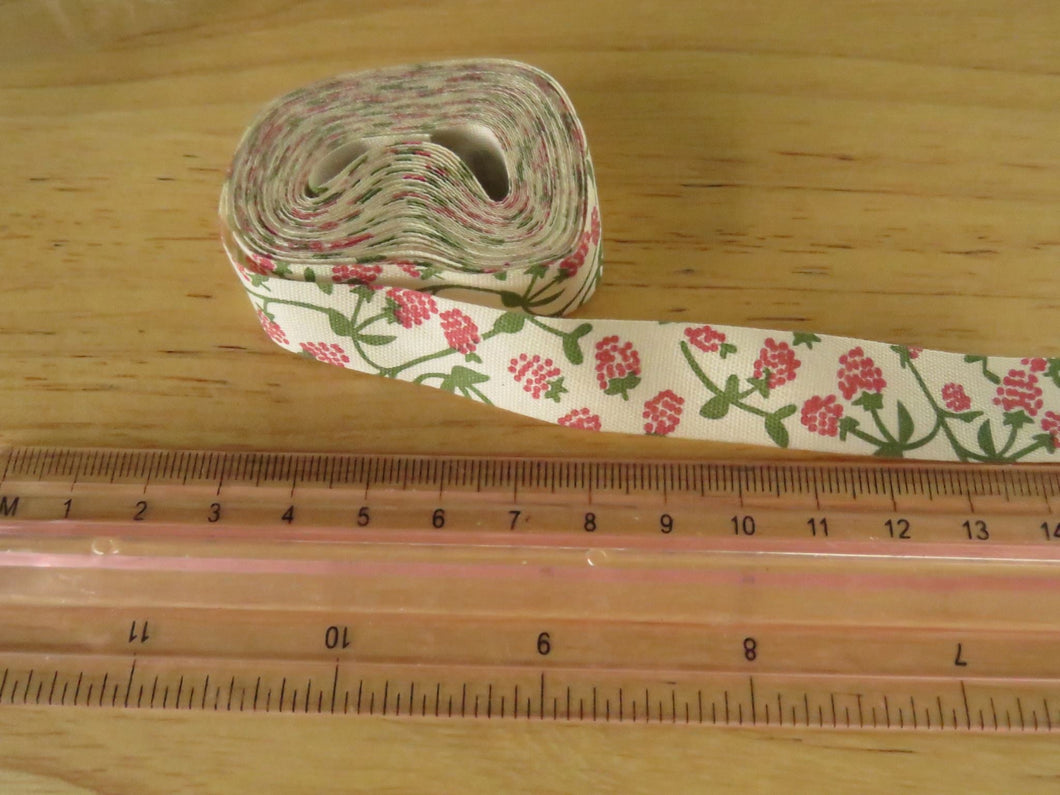5 yards/ 4.6m Red Berries printed on Cream 100% cotton tape