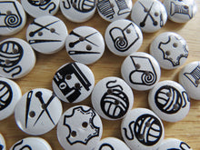 Load image into Gallery viewer, 50 Black on white sewing them 15mm buttons- sewing machine, thread, wool,fabric