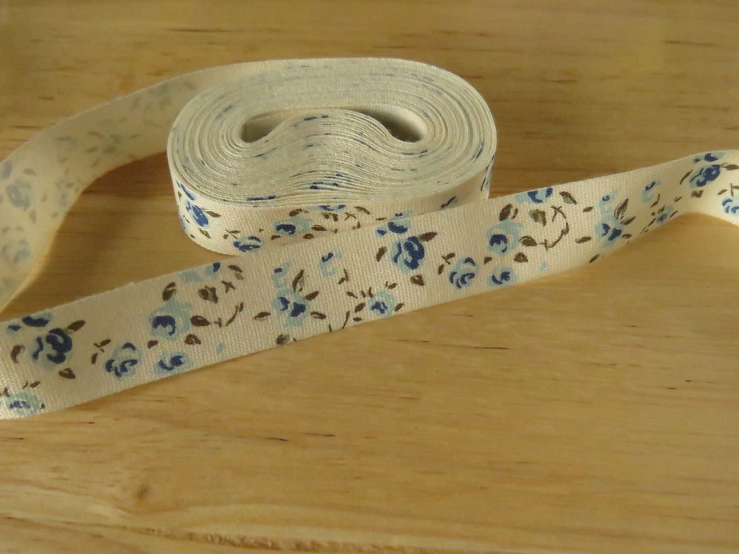 5 yards/ 4.6m Blue Rose on Cream 100% cotton tape