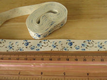 Load image into Gallery viewer, 5 yards/ 4.6m Blue Rose on Cream 100% cotton tape
