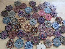 Load image into Gallery viewer, 10 Retro Print Flower Shape Wood like Buttons 25mm diameter