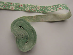 5 yards/ 4.6m White flowers on Green 100% cotton tape