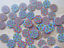 Load image into Gallery viewer, 10 Green red blue pink Spiral floral Retro Vintage print 25mm buttons