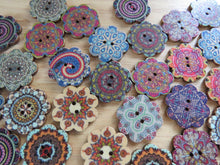 Load image into Gallery viewer, 10 Retro Print Flower Shape Wood like Buttons 25mm diameter