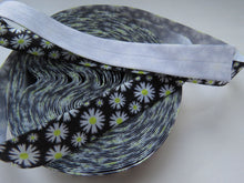 Load image into Gallery viewer, 1m White Daisy on black 15mm wide fold over elastic