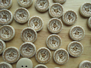 10 Frilled edge border Heart in Centre with Handmade with love 20mm buttons