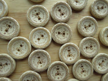 Load image into Gallery viewer, 12 Scissors with stars and Handmade with love wood look 20mm buttons