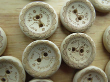 Load image into Gallery viewer, 25 Scissors with stars and Handmade with love wood look 20mm buttons