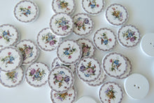 Load image into Gallery viewer, 10 Flower Posy with border 25mm white wooden buttons