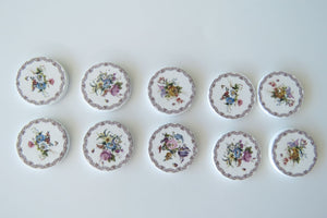 10 Flower Posy with border 25mm white wooden buttons
