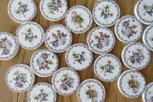 Load image into Gallery viewer, 10 Flower Posy with border 25mm white wooden buttons
