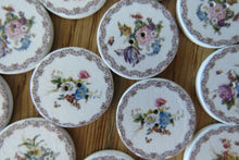 Load image into Gallery viewer, 10 Flower Posy with border 25mm white wooden buttons