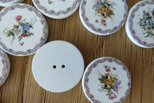 Load image into Gallery viewer, 10 Flower Posy with border 25mm white wooden buttons