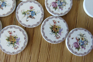 10 Flower Posy with border 25mm white wooden buttons